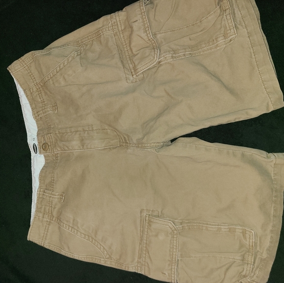 Old navy Bundle of 2 cargo shorts and 1 one regular khaki shorts men's size 32 - Picture 3 of 6